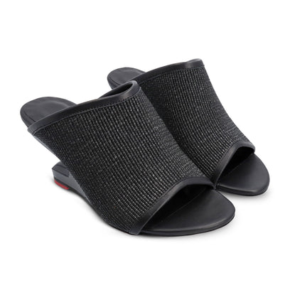 Floating Beauty Black